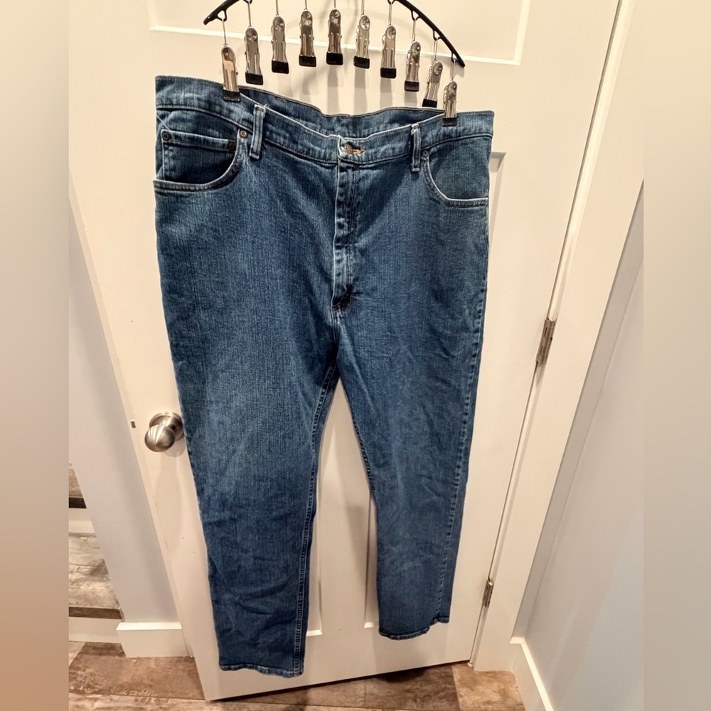 Wrangler Mens Jeans 42x34 Regular Fit Straight Leg Medium Wash Denim